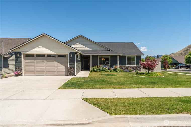 Photo of 1817 Troon Ave Wenatchee, WA 98801