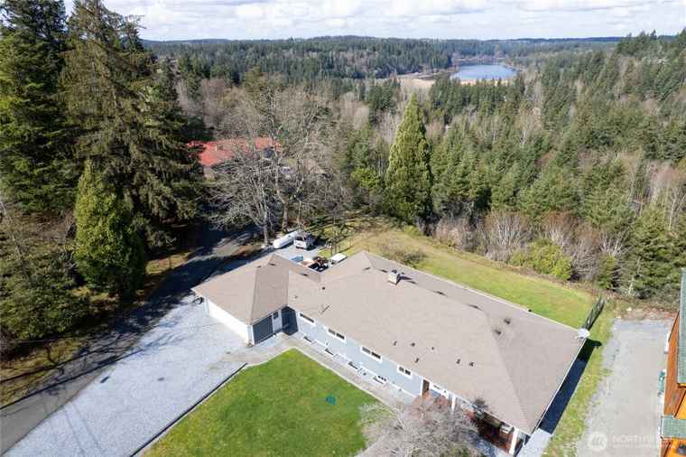 Photo of 406 Ridge Rd W Eatonville, WA 98328