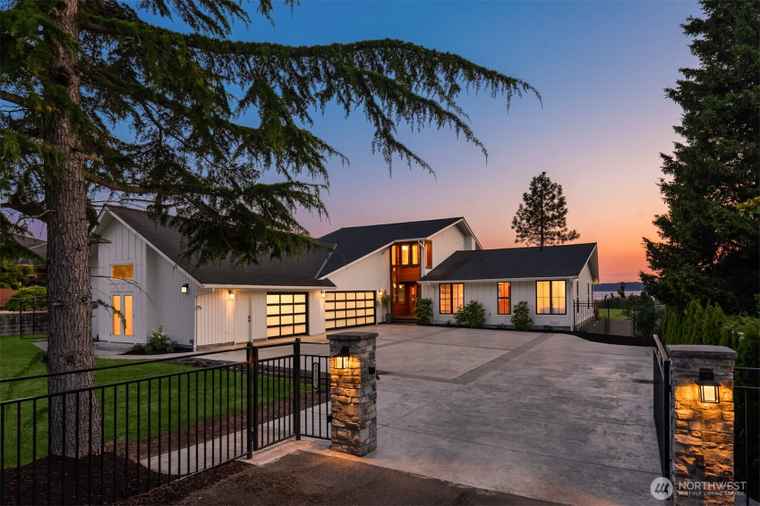 Photo of 18505 Normandy Ter SW Normandy Park, WA 98166