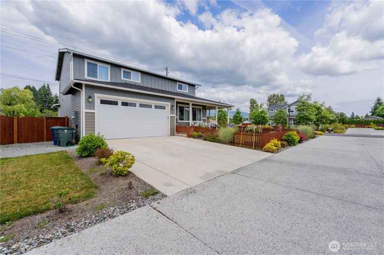 Photo of 103 N Trail Rd Sedro Woolley, WA 98284