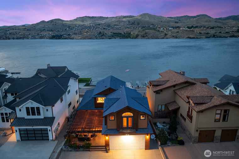 Photo of 2031 W Terrace Ave Chelan, WA 98816
