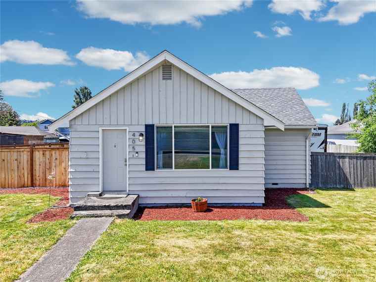 Photo of 405 Calistoga St W Orting, WA 98360