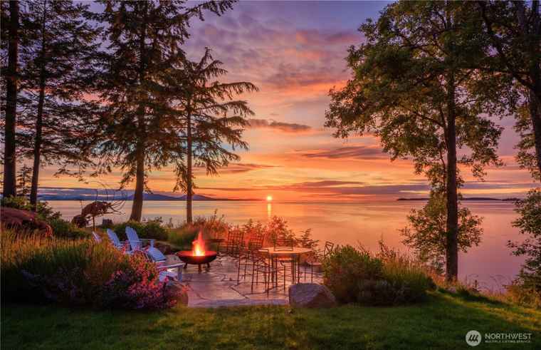 Photo of 385 Sunset Ave Orcas Island, WA 98245