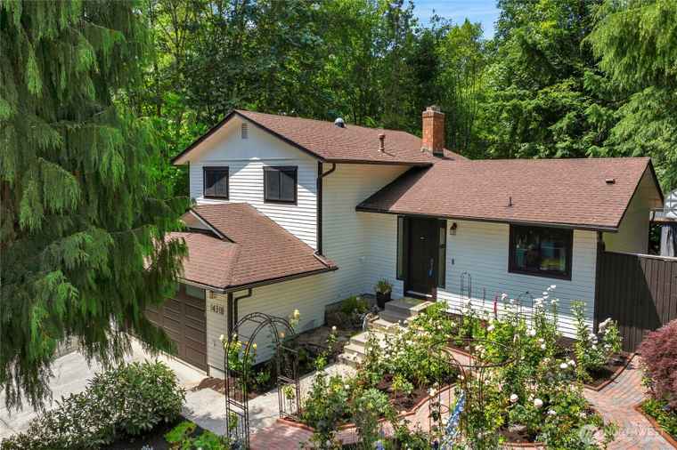 Photo of 14318 NE 178th St Woodinville, WA 98072