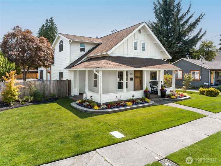 Photo of 724 6th Ave SW Puyallup, WA 98371