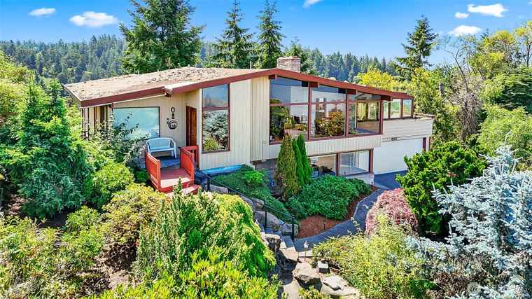 Photo of 16906 13th Ave NW Shoreline, WA 98177