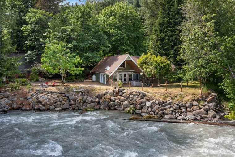 Photo of 50739 SE Enumclaw-Chinook Pass Rd Greenwater, WA 98022