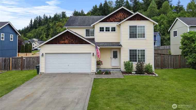 Photo of 235 Easton Ave W Eatonville, WA 98328