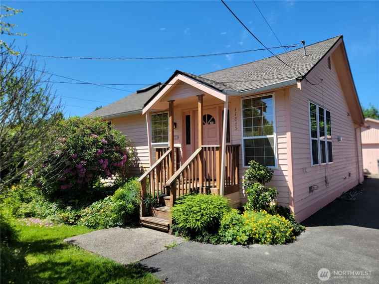 Photo of 11835 44th Ave S Tukwila, WA 98178