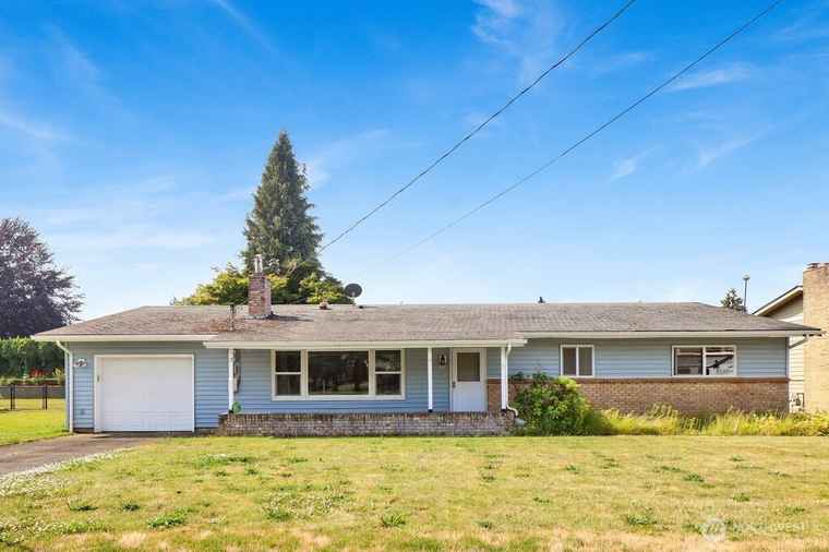 Photo of 129 Cedar Dr Lynden, WA 98264