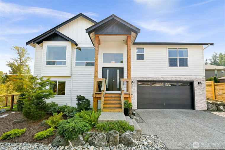 Photo of 1038 Newton St Bellingham, WA 98229