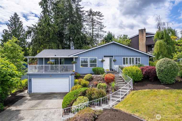 Photo of 4025 Somerset Ln Kent, WA 98032