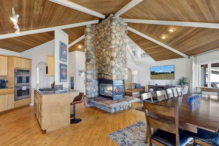 Photo of 6926 Holeman Ave Blaine, WA 98230