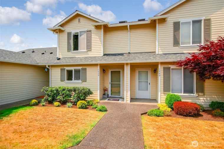 Photo of 1450 Mountain View Dr Enumclaw, WA 98022