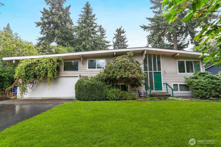 Photo of 20926 Marine View Dr SW Normandy Park, WA 98166