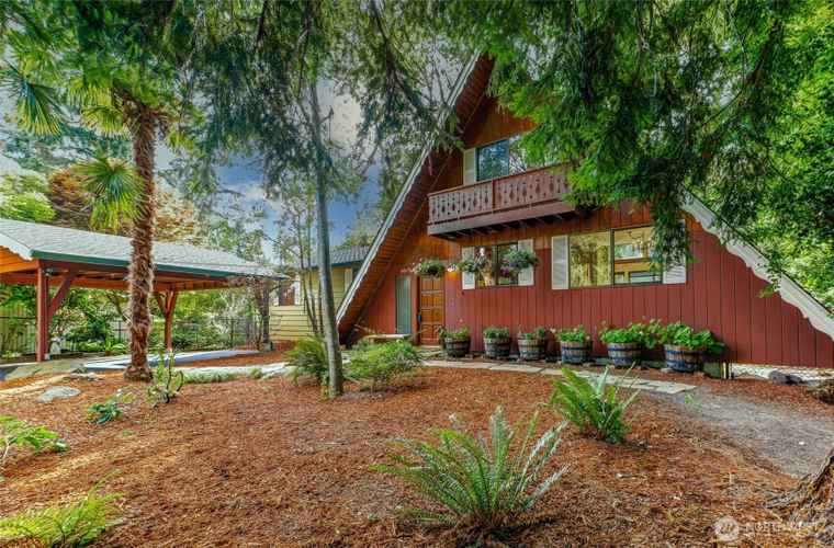 Photo of 18961 Marine View Cir SW Normandy Park, WA 98166