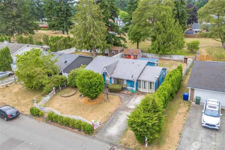 Photo of 15406 12th Ave E Tacoma, WA 98445