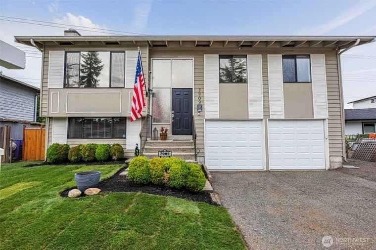 Photo of 7909 Timber Cir Everett, WA 98203