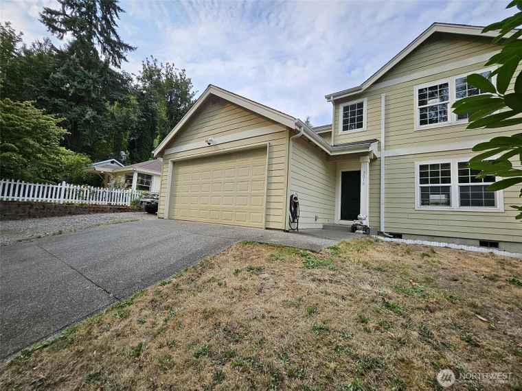Photo of 3016 E 19th St Bremerton, WA 98310