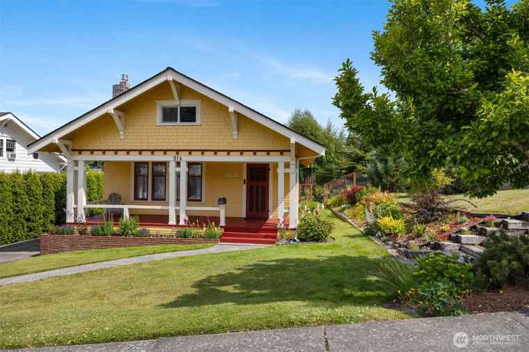 Photo of 914 Liberty St Bellingham, WA 98225