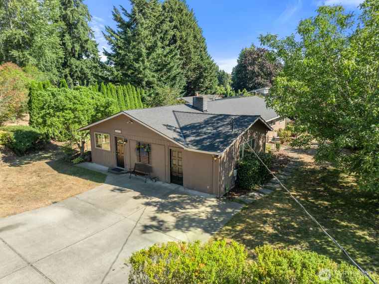 Photo of 20218 75th Ave NE Kenmore, WA 98028