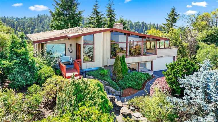 Photo of 16906 13th Ave NW Shoreline, WA 98177