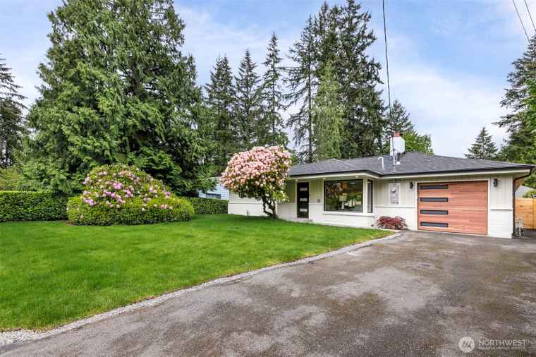 Photo of 18733 50th Ave NE Lake Forest Park, WA 98155