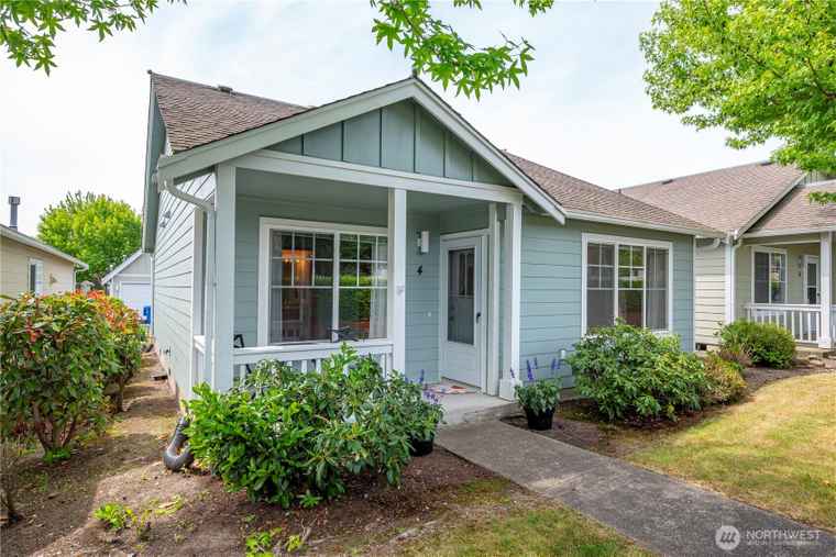 Photo of 161 W Whidbey Ave #4 Oak Harbor, WA 98277
