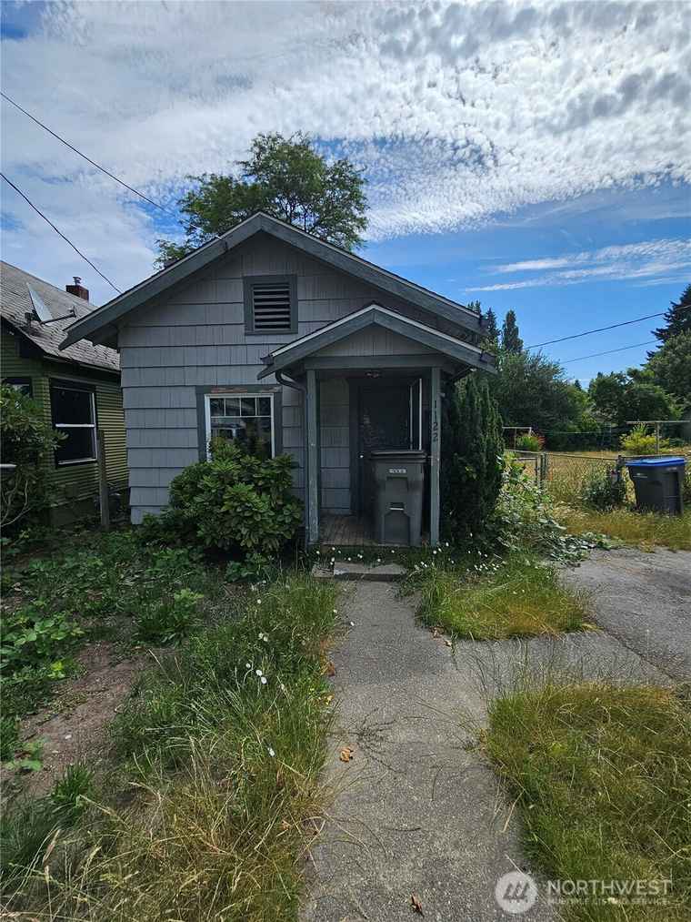 Photo of 1122 Hewitt Ave Bremerton, WA 98337