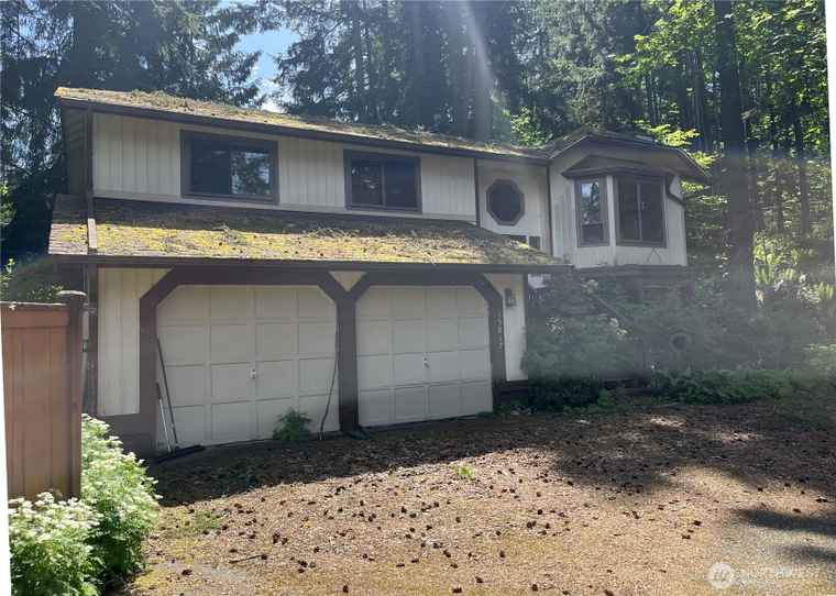 Photo of 15817 SE Newport Way Bellevue, WA 98006