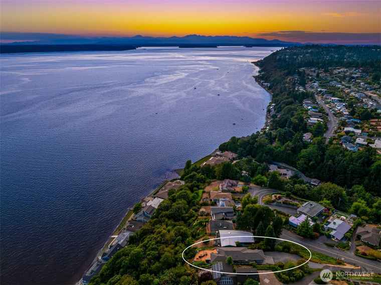Photo of 12635 Shorewood Dr SW Burien, WA 98146