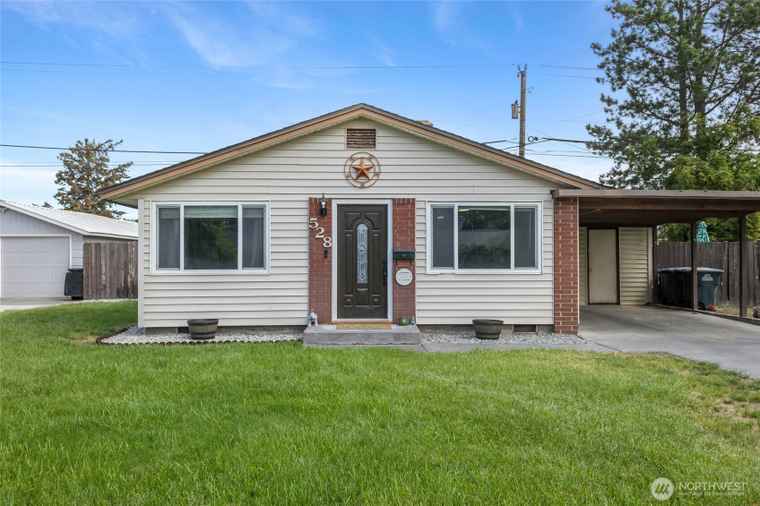 Photo of 528 E Sharon Ave Moses Lake, WA 98837