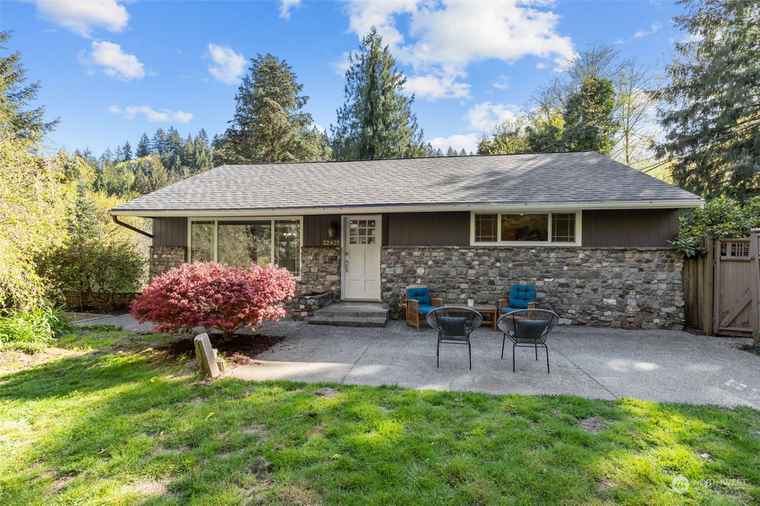 Photo of 22425 SE May Valley Rd Issaquah, WA 98027