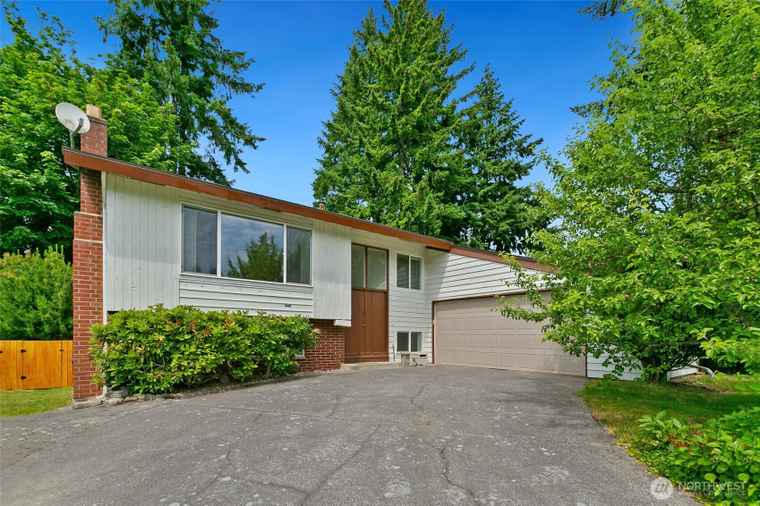 Photo of 12512 SE 70th St Newcastle, WA 98056