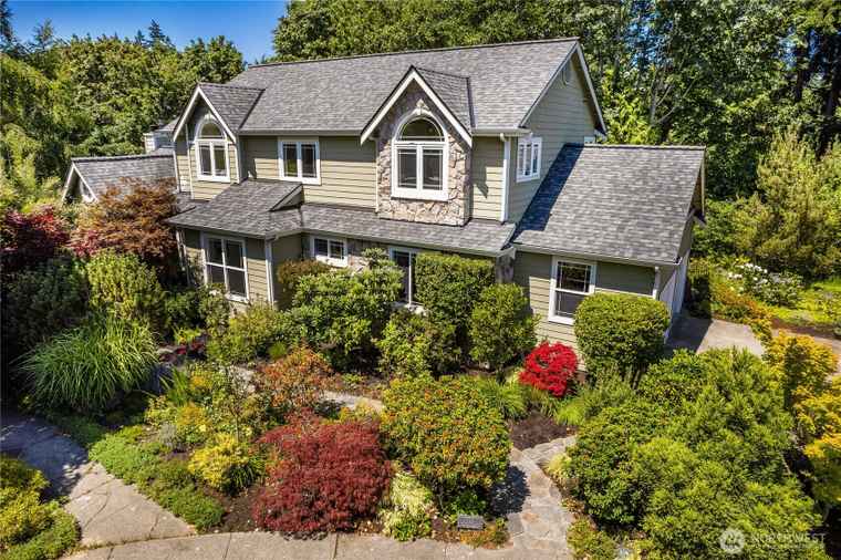 Photo of 744 Brookcliff Ln NE Bainbridge Island, WA 98110