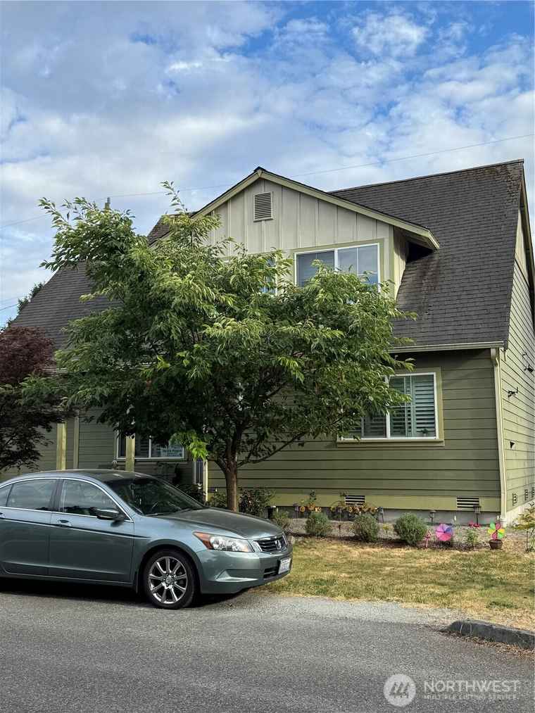 Photo of 5001 S 122nd Ln Tukwila, WA 98178