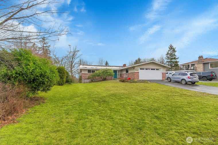 Photo of 19908 47th Ave NE Lake Forest Park, WA 98155