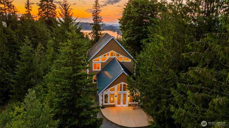 Photo of 24015 Foxglove Ln Mount Vernon, WA 98274