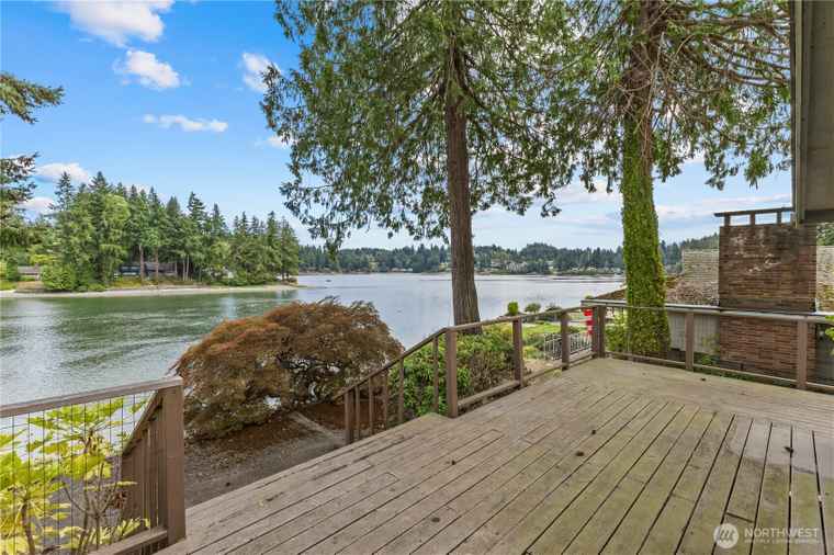 Photo of 1534 Madrona Point Dr Bremerton, WA 98312