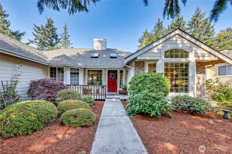 Photo of 40 Fairwind Ct Port Ludlow, WA 98365