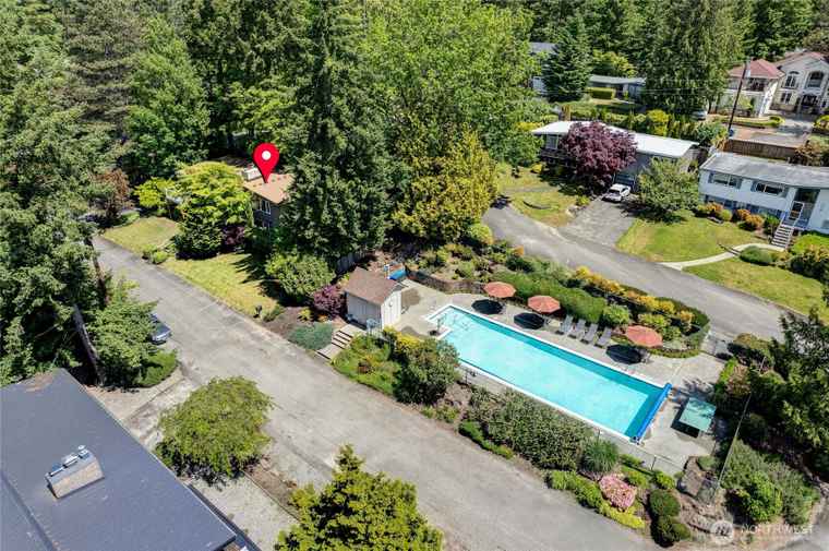 Photo of 5 Wembley Ln Mercer Island, WA 98040