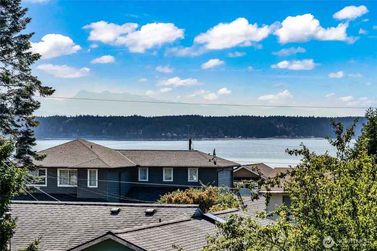 Photo of 345 Seaview Ct Camano Island, WA 98282