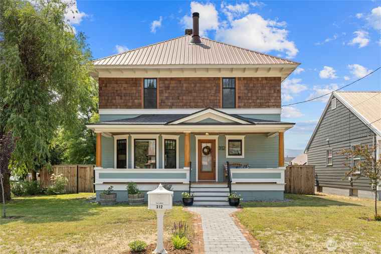 Photo of 312 E 3rd St Cle Elum, WA 98922