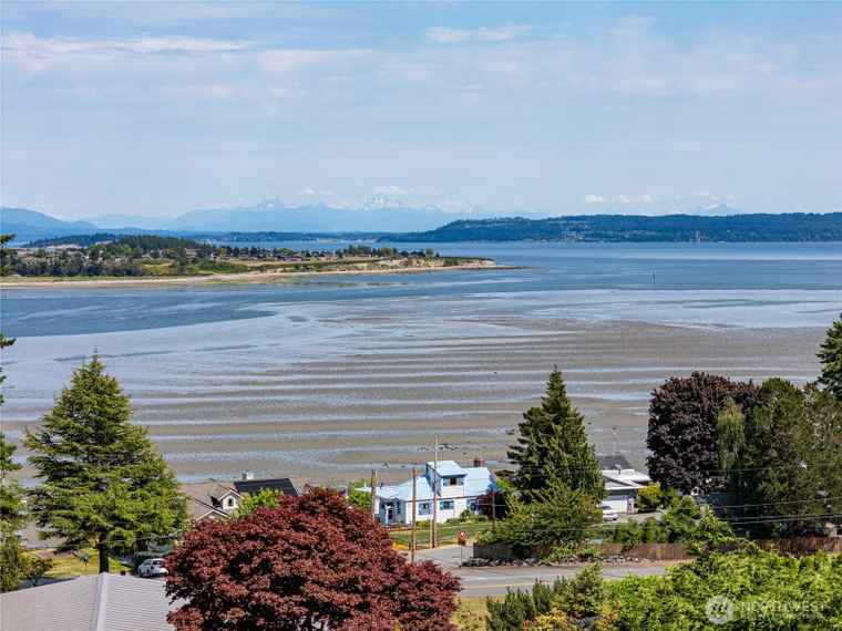 Photo of 3162 SW Greatview Pl Oak Harbor, WA 98277