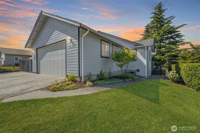 Photo of 2460 Pine Dr Ferndale, WA 98248