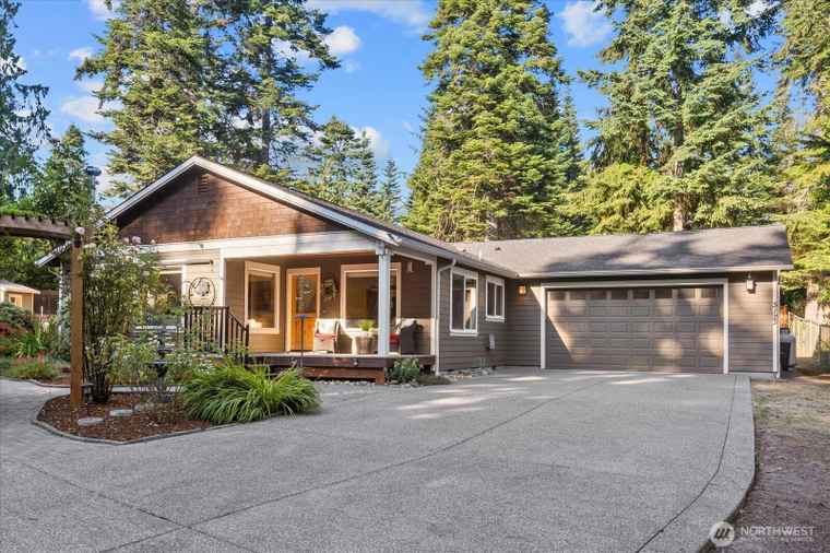 Photo of 3123 Redwing Rd Camano Island, WA 98282