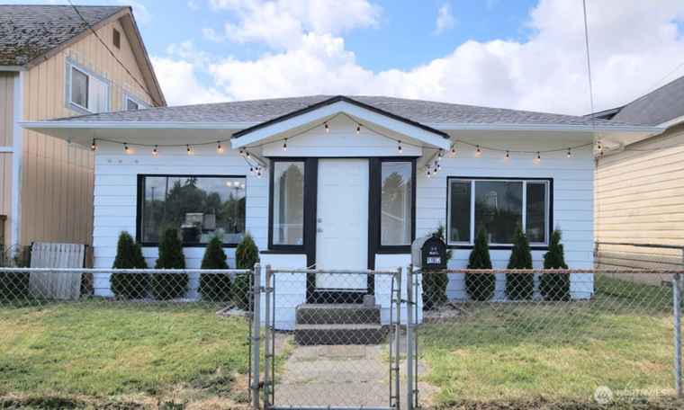 Photo of 1002 E 1st St Aberdeen, WA 98520