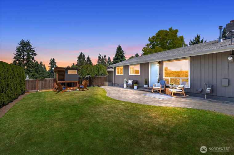 Photo of 26628 NE Valley St Duvall, WA 98019