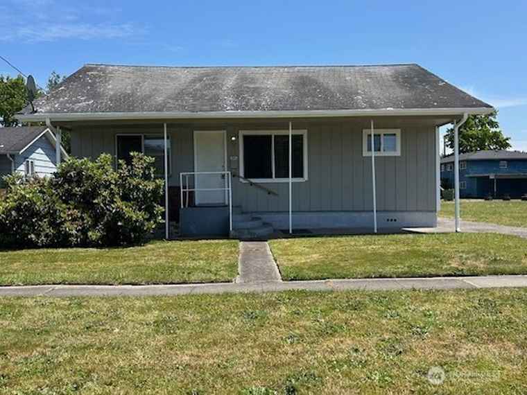 Photo of 1004 8th Longview, WA 98632