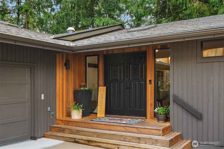 Photo of 20615 NE 2nd St Sammamish, WA 98074